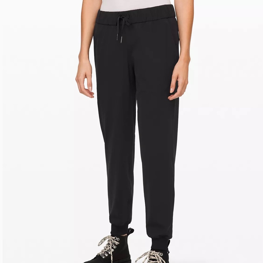 NWT lululemon on the fly jogger